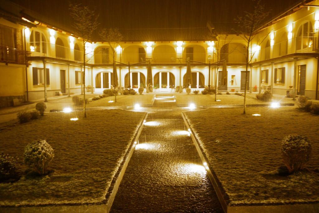 Agriturismo Cascina Varie Castagnito Eksteriør bilde