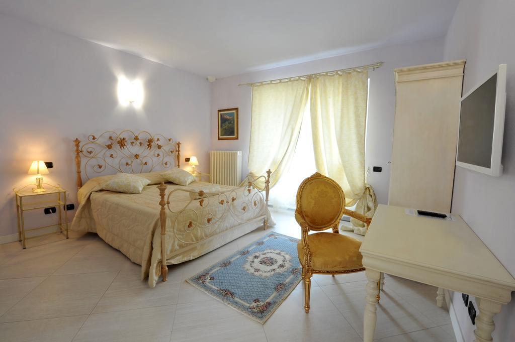 Agriturismo Cascina Varie Castagnito Eksteriør bilde