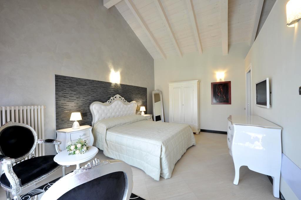 Agriturismo Cascina Varie Castagnito Eksteriør bilde