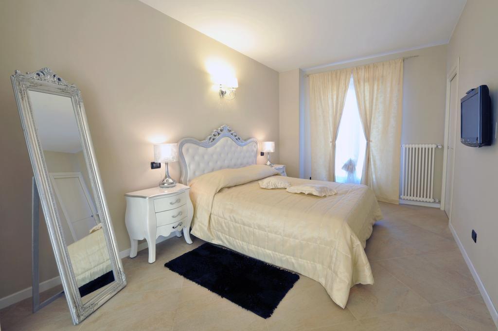 Agriturismo Cascina Varie Castagnito Eksteriør bilde